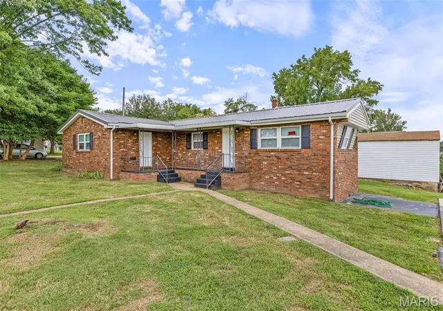 Photo 2 of Single family home for sale at 301 9th St, Park Hills, MO 63601 | MLS# MIS26052917 | Listing updated on 2026-09-24