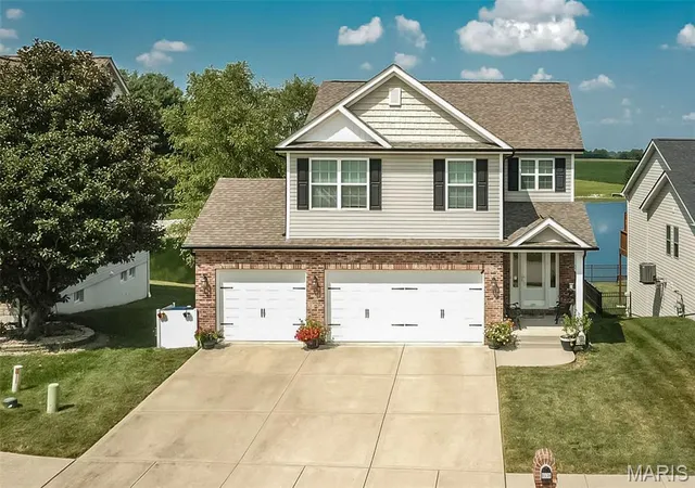 Photo 1 of Sale Pending at 1338 Orchard Lakes Cir, Belleville, IL 62220 | MLS# MIS26052918 | Listing updated on 2026-08-17
