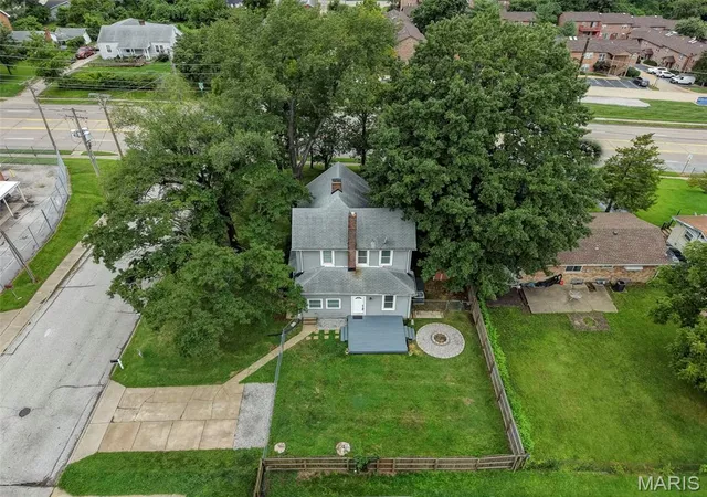 Photo 3 of Sale Pending at 2330 Ashby Rd, Saint Louis, MO 63114 | MLS# MIS26052926 | Listing updated on 2026-08-23