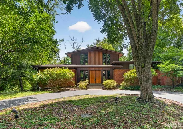 4th image of 2 Villa Coublay, Saint Louis, MO 63131 | MLS# MIS26052927