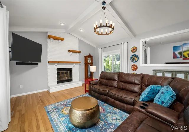 Photo 3 of Single family home for sale at 1 Oak Valley Dr, Saint Peters, MO 63376 | MLS# MIS26052928 | Listing updated on 2026-09-14