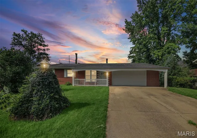 Photo 2 of Single family home for sale at 17 Westgate Dr, Granite City, IL 62040 | MLS# MIS26052933 | Listing updated on 2026-09-13
