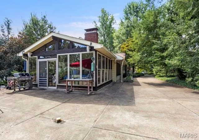 Photo 3 of Single family home for sale at 451 Lee Ave, Saint Louis, MO 63119 | MLS# MIS26052943 | Listing updated on 2026-09-04