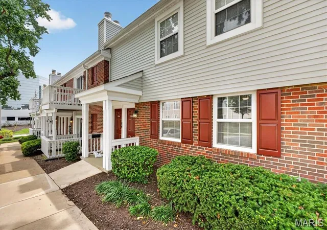 Photo 2 of Condo for sale at 8816 Eager Rd, Saint Louis, MO 63144 | MLS# MIS26052944 | Listing updated on 2026-09-24