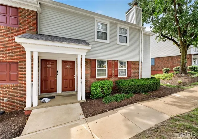 Photo 3 of Condo for sale at 8816 Eager Rd, Saint Louis, MO 63144 | MLS# MIS26052944 | Listing updated on 2026-09-24