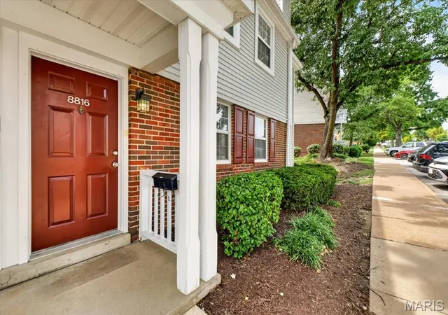 Photo 3 of Condo for sale at 8816 Eager Rd, Saint Louis, MO 63144 | MLS# MIS26052944 | Listing updated on 2026-09-24