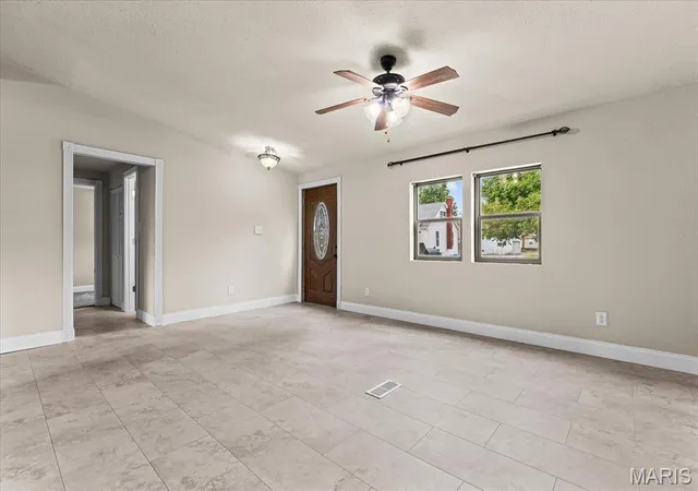 5th image of 100 W Kentucky St, Trenton, IL 62293 | MLS# MIS26052953