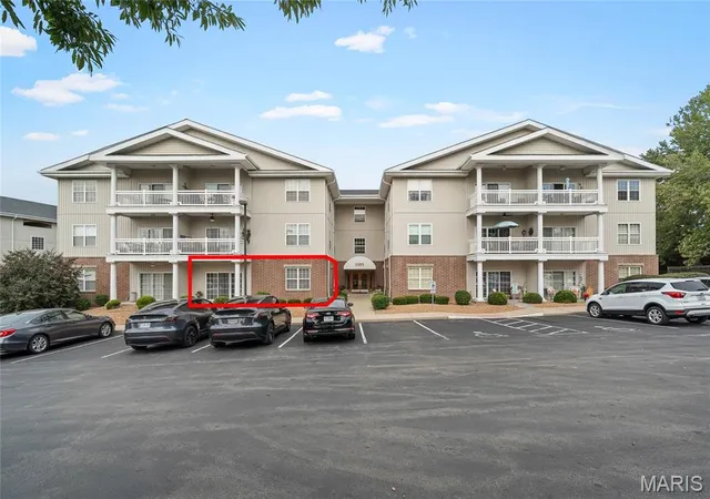 Listing Photo 4 - Condo for sale in building located at 1505 S Old Hwy 94, St. Charles, MO 63303 - Unit #203