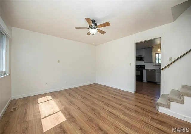Photo 3 of Sale Pending at 2687 Creekwood Manor Ln, St Louis, MO 63125 | MLS# MIS26052959 | Listing updated on 2026-09-08