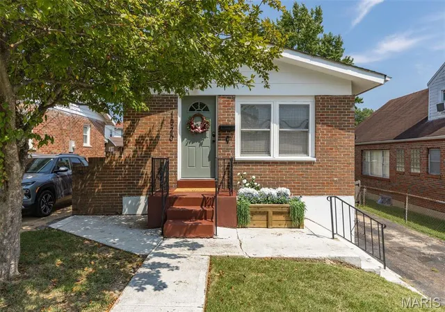 Photo 1 of Single family home for sale at 1520 Bredell Ave, Saint Louis, MO 63117 | MLS# MIS26052961 | Listing updated on 2026-08-31