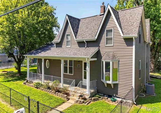 Photo 2 of Single family home for sale at 413 N Vine St, O'fallon, IL 62269 | MLS# MIS26052964 | Listing updated on 2026-09-23