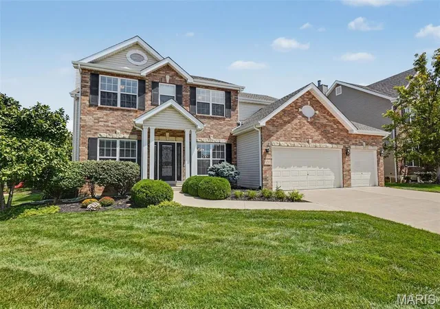 Photo 2 of Single family home for sale at 1157 Hollow Valley Ct, Saint Charles, MO 63304 | MLS# MIS26052965 | Listing updated on 2026-09-17