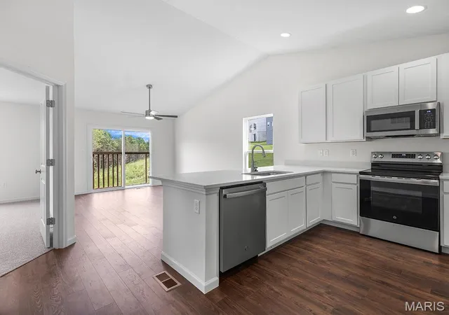 Photo 3 of Single family home for sale at 1065 Vardon Meadows Dr, Union, MO 63084 | MLS# MIS26052966 | Listing updated on 2026-08-17