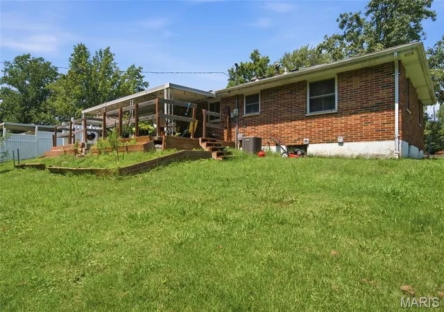 Photo 3 of Single family home for sale at 808 Wilshire Dr, Belleville, IL 62223 | MLS# MIS26052967 | Listing updated on 2026-09-03