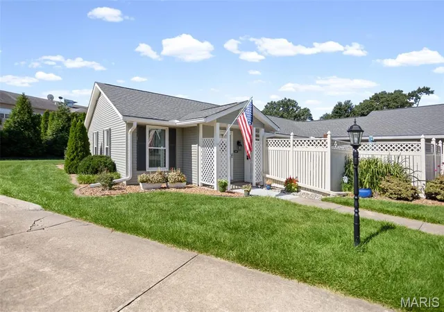 3rd image of 1349 Normandy Dr, Godfrey, IL 62035 | MLS# MIS26052969