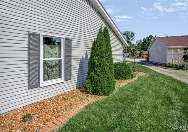40th image of 1349 Normandy Dr, Godfrey, IL 62035 | MLS# MIS26052969