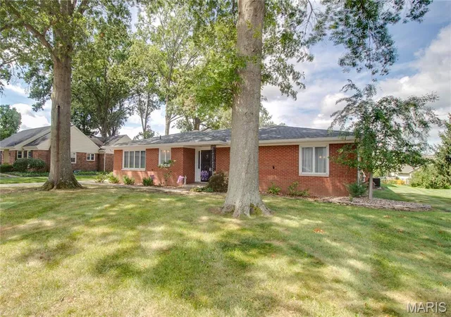 3rd image of 3212 Morkel Dr, Godfrey, IL 62035 | MLS# MIS26052976