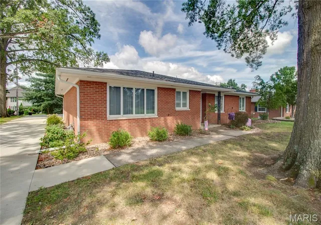 4th image of 3212 Morkel Dr, Godfrey, IL 62035 | MLS# MIS26052976