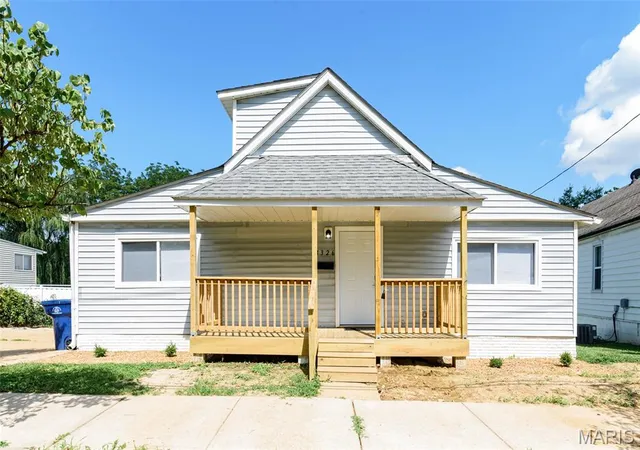 Photo 1 of Single family home for sale at 1326 Graham St, Saint Louis, MO 63139 | MLS# MIS26052983 | Listing updated on 2026-08-20
