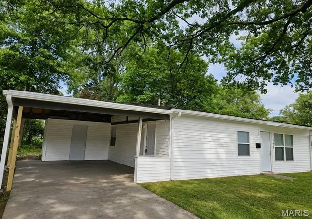 1st image of 1225 St Stephens, East Saint Louis, IL 62206 | MLS# MIS26052989