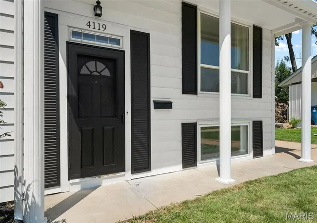 Photo 3 of Single family home for sale at 4119 Diebold Ct, Saint Louis, MO 63125 | MLS# MIS26052994 | Listing updated on 2026-08-24