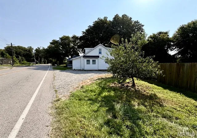 Photo 3 of Single family home for sale at 4510 18 Green Park Rd, St Louis, MO 63123 | MLS# MIS26053002 | Listing updated on 2026-08-23
