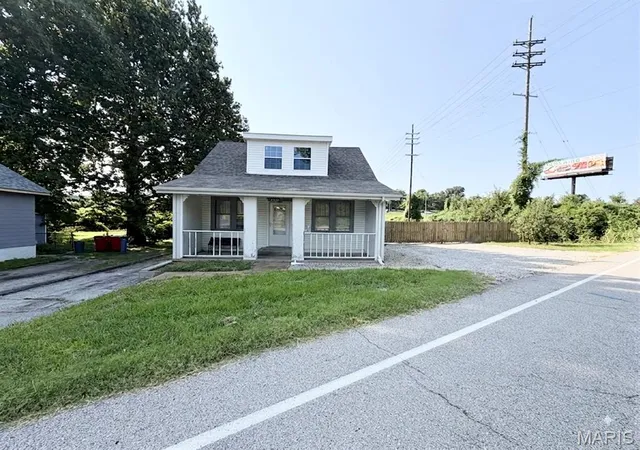 Photo 3 of Single family home for sale at 4510-18 Green Park Rd, St Louis, MO 63123 | MLS# MIS26053002 | Listing updated on 2026-08-23