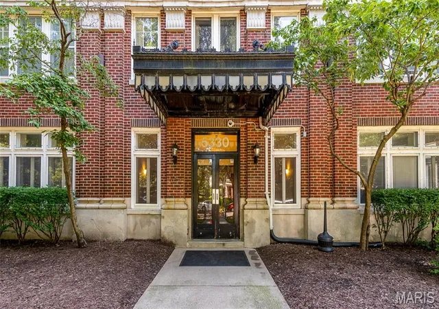 Listing Photo 5 - Condo for sale in building located at 5330 Pershing, St Louis, MO 63112 - Unit #706