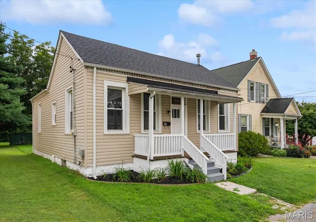 Photo 3 of Single family home for sale at 120 E Iowa St, Trenton, IL 62293 | MLS# MIS26053036 | Listing updated on 2026-09-23