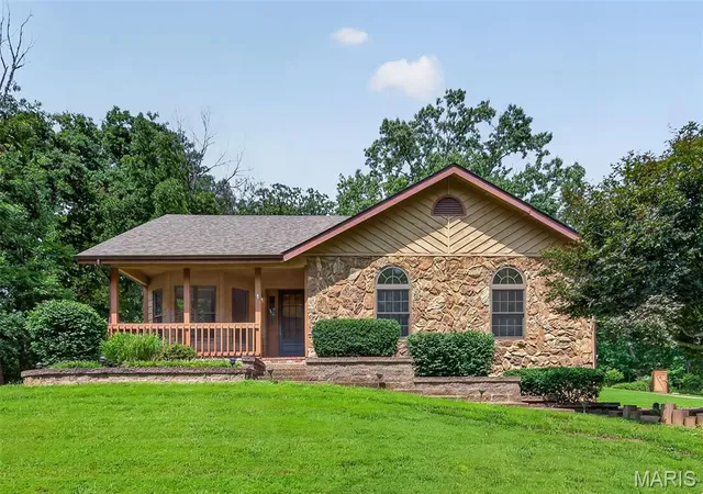 Photo 2 of Single family home for sale at 85 Mar Len Dr, Defiance, MO 63341 | MLS# MIS26053053 | Listing updated on 2026-08-24