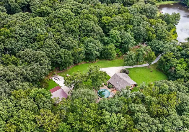Photo 3 of Single family home for sale at 85 Mar Len Dr, Defiance, MO 63341 | MLS# MIS26053053 | Listing updated on 2026-08-24
