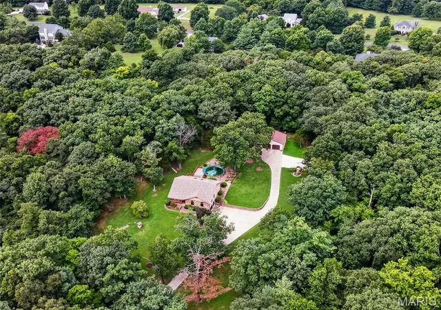 Photo 4 of Single family home for sale at 85 Mar Len Dr, Defiance, MO 63341 | MLS# MIS26053053 | Listing updated on 2026-08-24