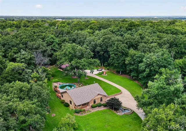 Photo 2 of Single family home for sale at 85 Mar Len Dr, Defiance, MO 63341 | MLS# MIS26053053 | Listing updated on 2026-09-21