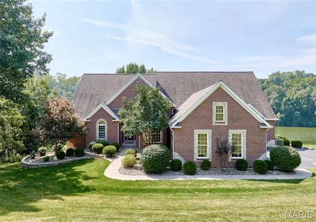 Photo 2 of Mansion for sale at 4412 Arrowhead Ridge Ln, Augusta, MO 63332 | MLS# MIS26053057 | Listing updated on 2026-08-31