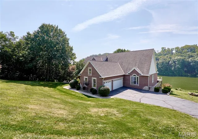 Photo 3 of Mansion for sale at 4412 Arrowhead Ridge Ln, Augusta, MO 63332 | MLS# MIS26053057 | Listing updated on 2026-08-31