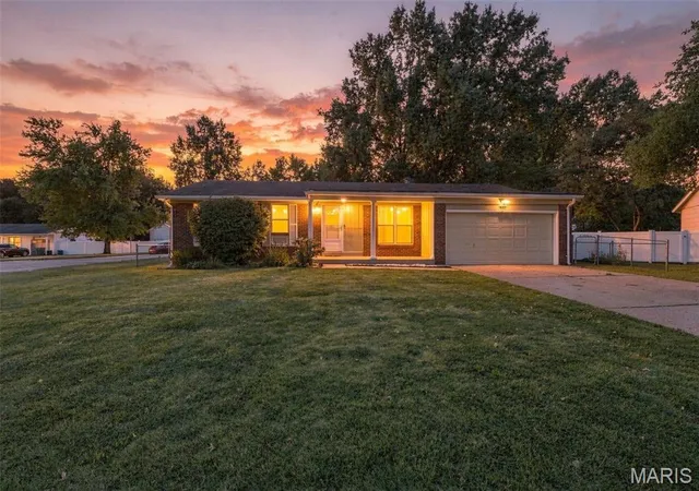 Photo 1 of Sale Pending at 1427 Twin Trails Dr, Fenton, MO 63026 | MLS# MIS26053060 | Listing updated on 2026-09-27