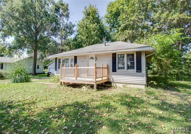 3rd image of 7220 Ingham Ln, Godfrey, IL 62035 | MLS# MIS26053069