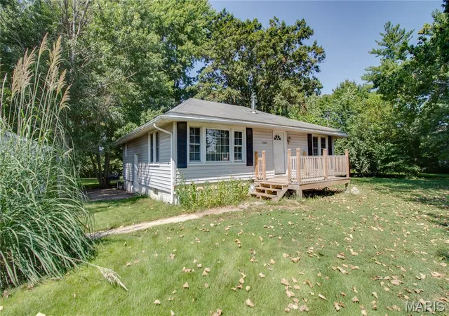 4th image of 7220 Ingham Ln, Godfrey, IL 62035 | MLS# MIS26053069