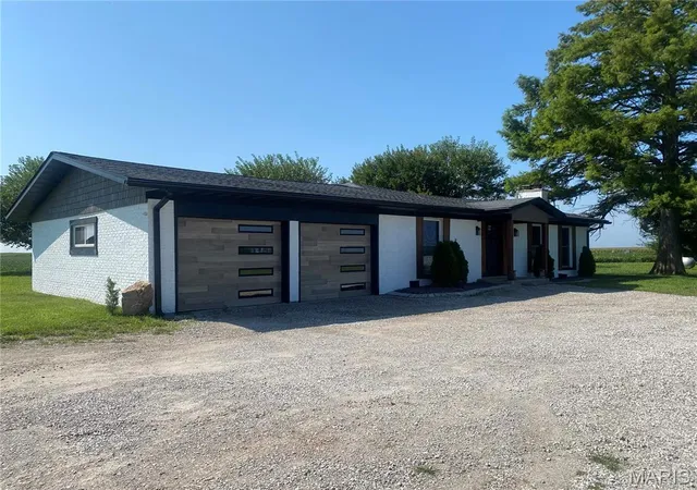5th image of 11138 State Route 161, Mascoutah, IL 62258 | MLS# MIS26053070