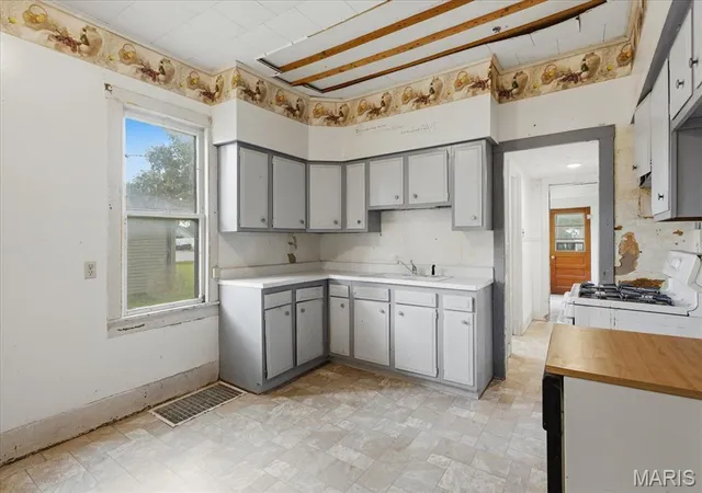 Photo 4 of Single family home for sale at 409 S Washington St, Trenton, IL 62293 | MLS# MIS26053072 | Listing updated on 2026-09-23