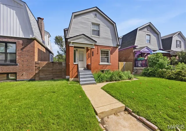 Photo 2 of Sale Pending at 4325 Wyoming St, St Louis, MO 63116 | MLS# MIS26053073 | Listing updated on 2026-08-23