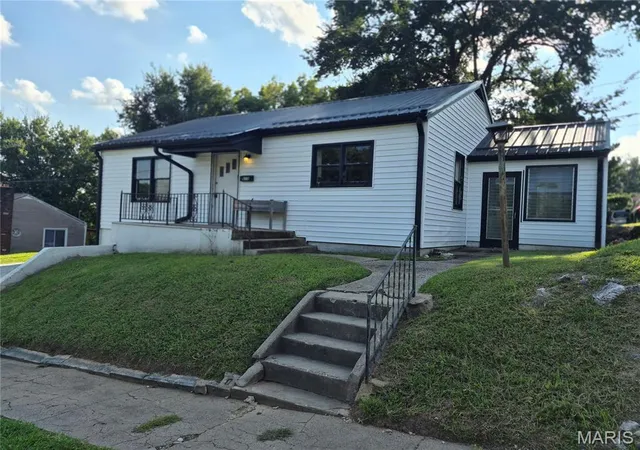 1st image of 615 N Hawkins Ave, Hannibal, MO 63401 | MLS# MIS26053075