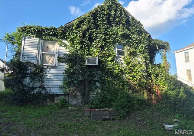 Photo 3 of Single family home for sale at 811 Paris Ave, Hannibal, MO 63401 | MLS# MIS26053077 | Listing updated on 2026-10-14