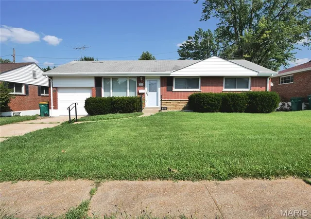 Photo 1 of Single family home for sale at 9932 Bellefontaine Rd, Saint Louis, MO 63137 | MLS# MIS26053078 | Listing updated on 2026-08-21