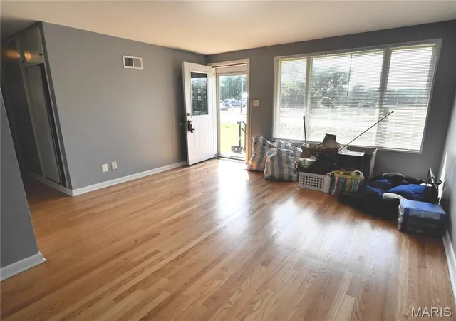 Photo 3 of Single family home for sale at 9932 Bellefontaine Rd, Saint Louis, MO 63137 | MLS# MIS26053078 | Listing updated on 2026-08-21