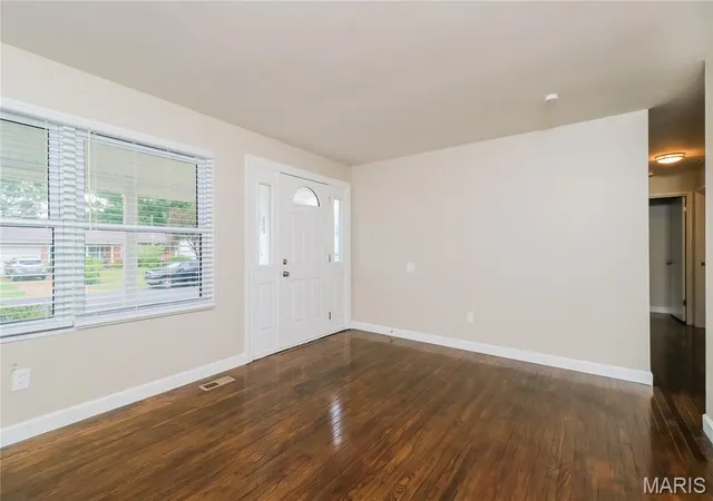 Photo 2 of Single family home for sale at 1030 Lees Ln, Florissant, MO 63031 | MLS# MIS26053093 | Listing updated on 2026-10-15