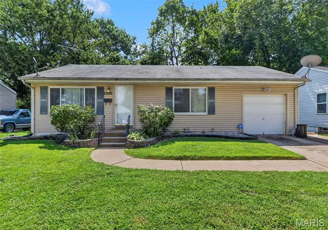 Photo 3 of Single family home for sale at 9242 Leamont Dr, Saint Louis, MO 63136 | MLS# MIS26053094 | Listing updated on 2026-08-26
