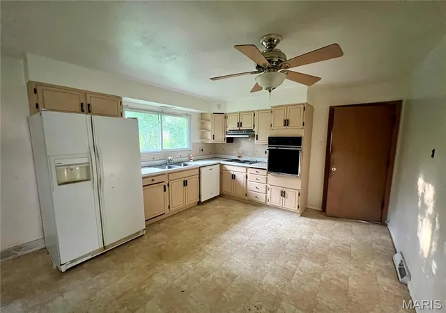 Photo 3 of Sale Pending at 10133 Maraldo Pl, Saint Louis, MO 63137 | MLS# MIS26053099 | Listing updated on 2026-08-24