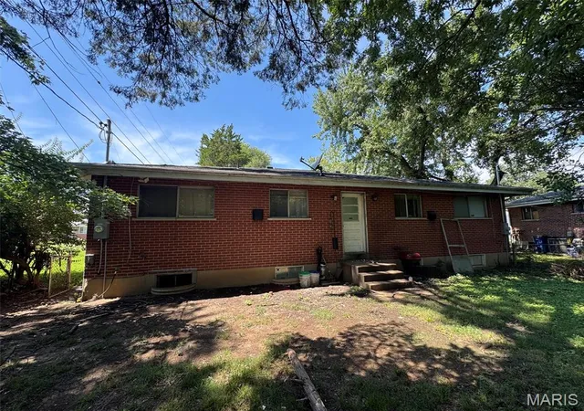 Photo 3 of Multi family home for sale at 4522 Country Ln, Saint Ann, MO 63074 | MLS# MIS26053107 | Listing updated on 2026-08-19
