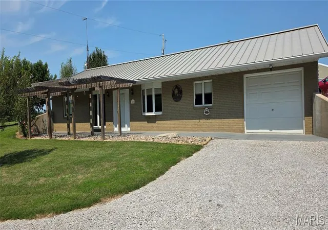 Photo 1 of Single family home for sale at 6173 Collins Rd, Ellis Grove, IL 62241 | MLS# MIS26053109 | Listing updated on 2026-08-23
